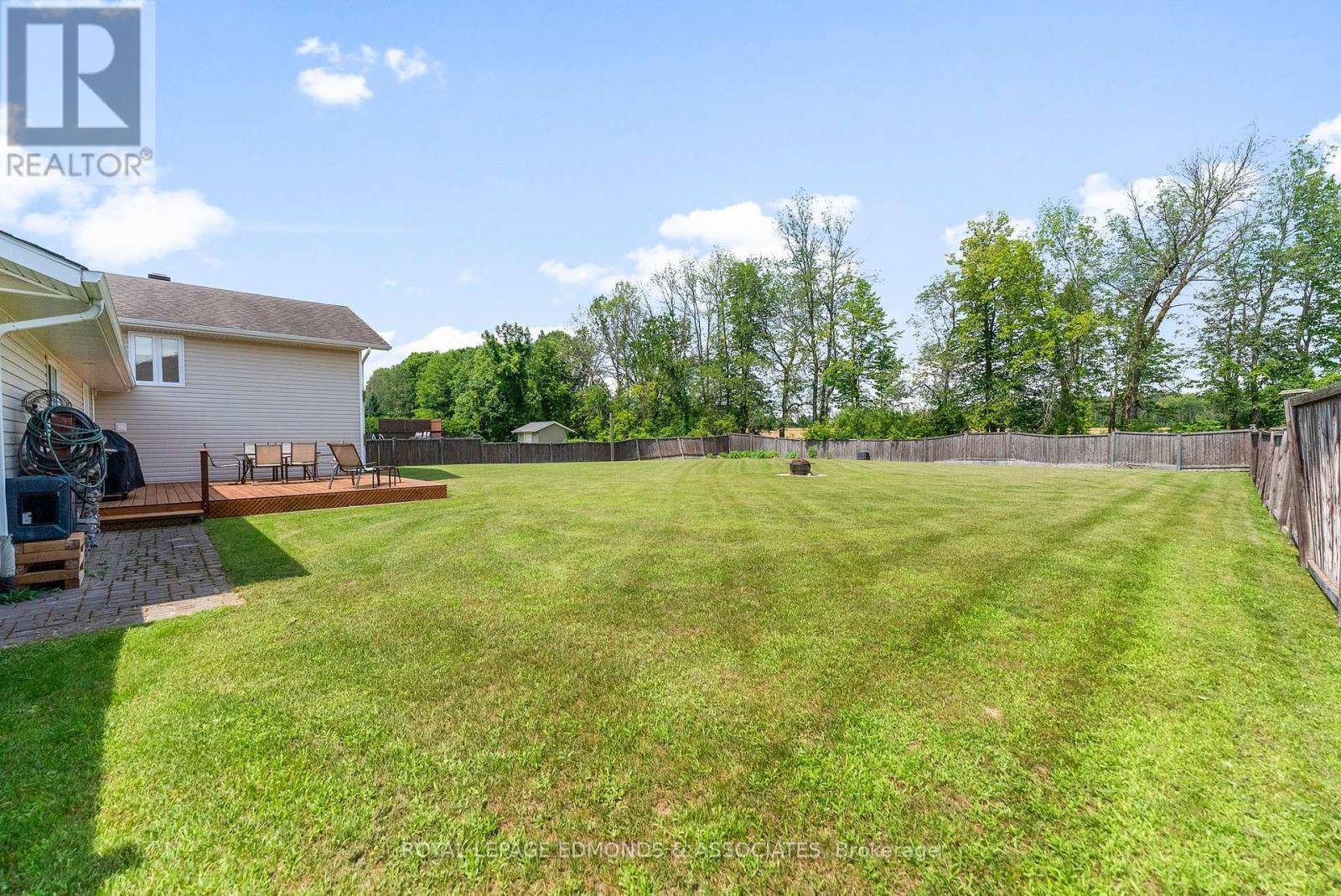 220 Bardis Drive, Laurentian Valley, Ontario  K8B 1C1 - Photo 39 - X12313283