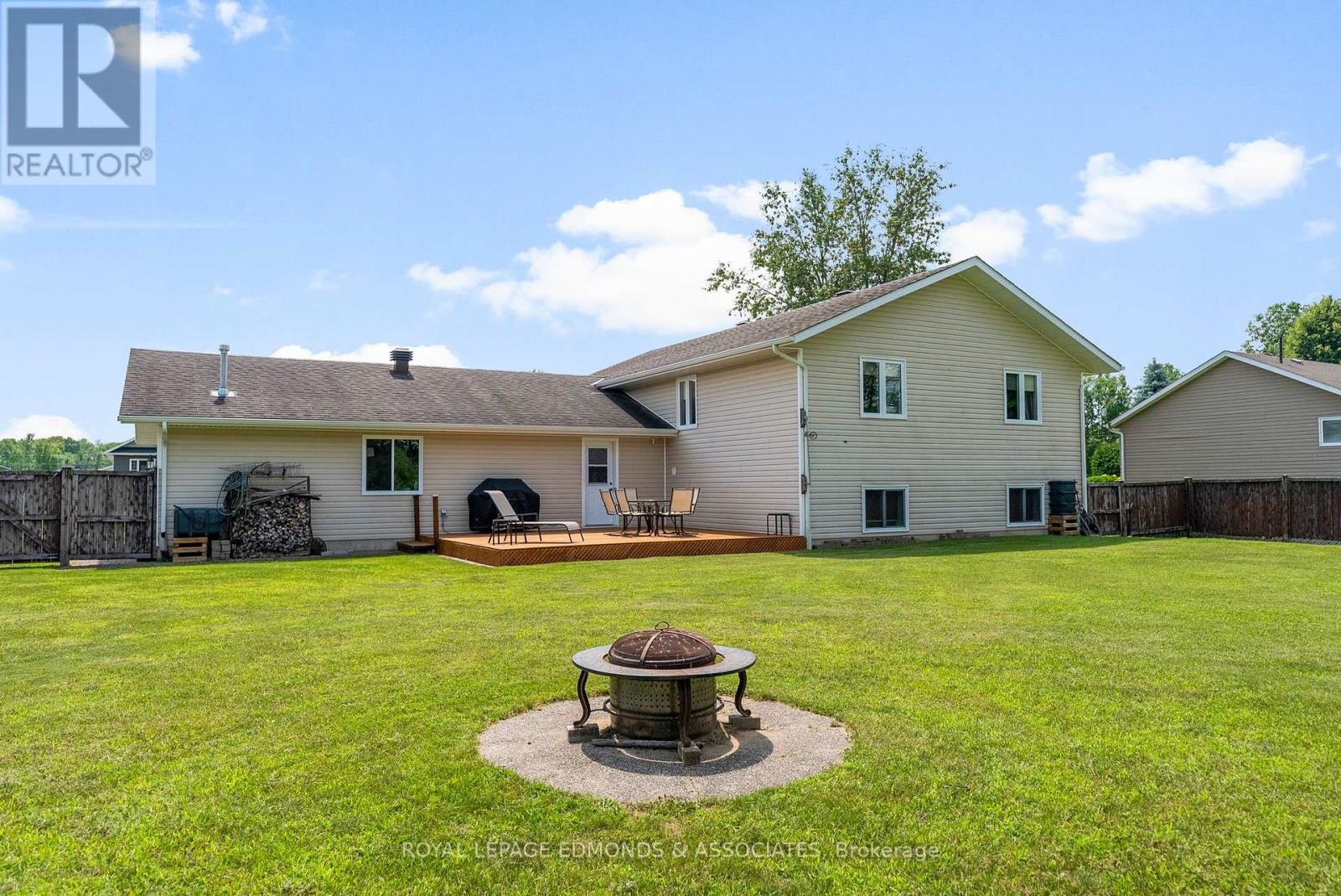 220 Bardis Drive, Laurentian Valley, Ontario  K8B 1C1 - Photo 41 - X12313283