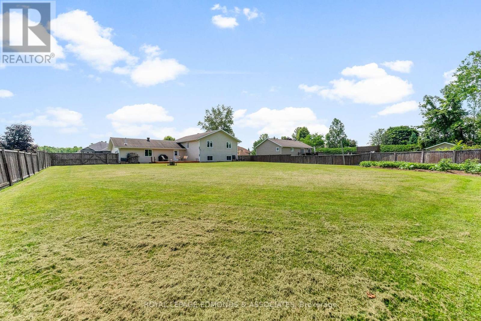 220 Bardis Drive, Laurentian Valley, Ontario  K8B 1C1 - Photo 43 - X12313283