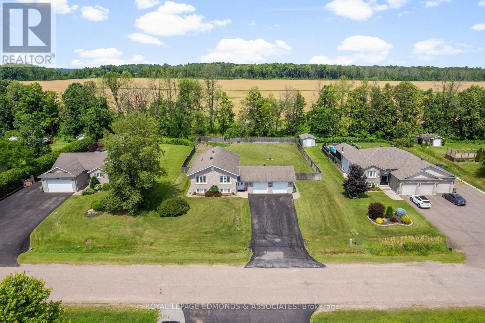 220 Bardis Drive, Laurentian Valley, Ontario  K8B 1C1 - Photo 44 - X12313283