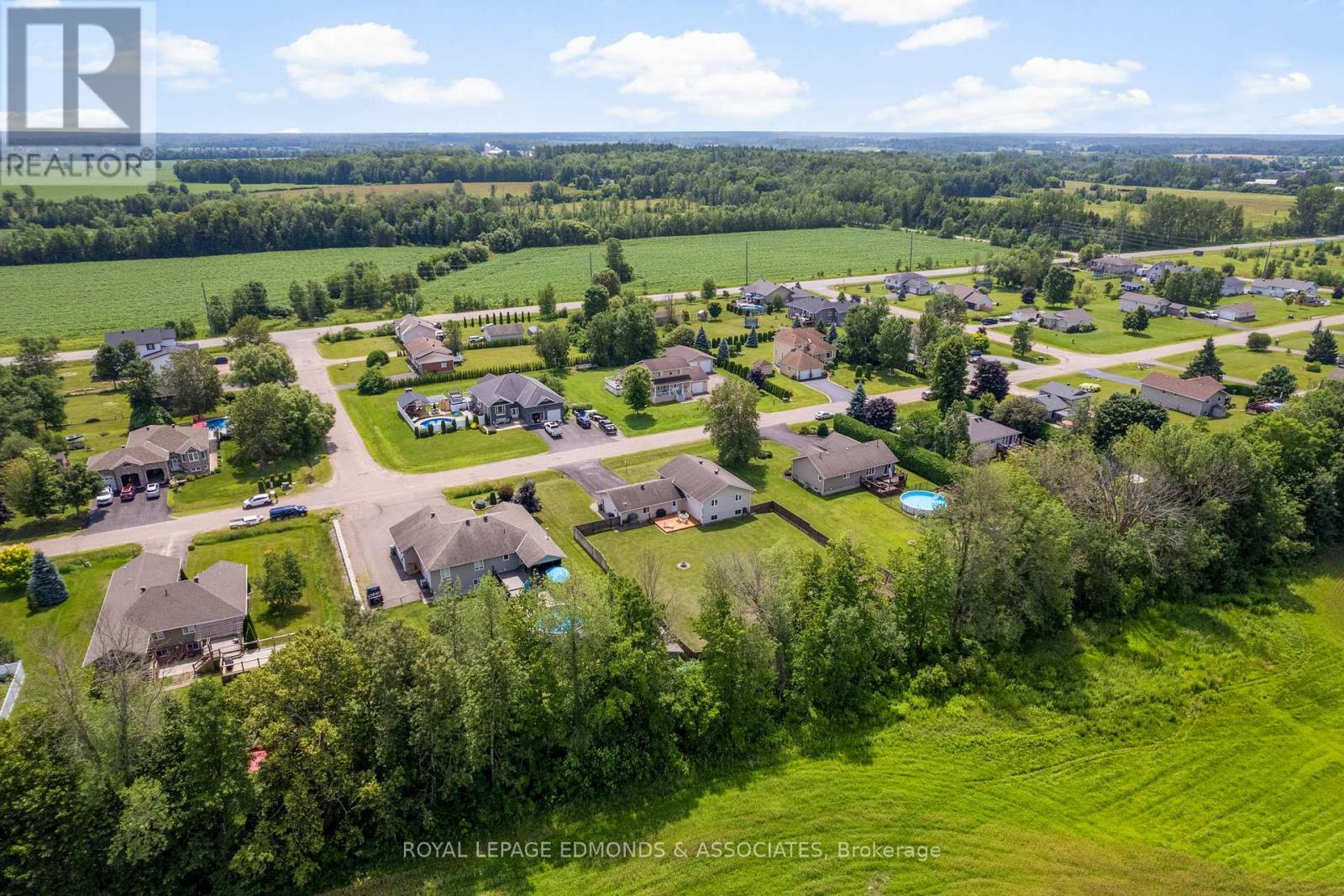 220 Bardis Drive, Laurentian Valley, Ontario  K8B 1C1 - Photo 46 - X12313283