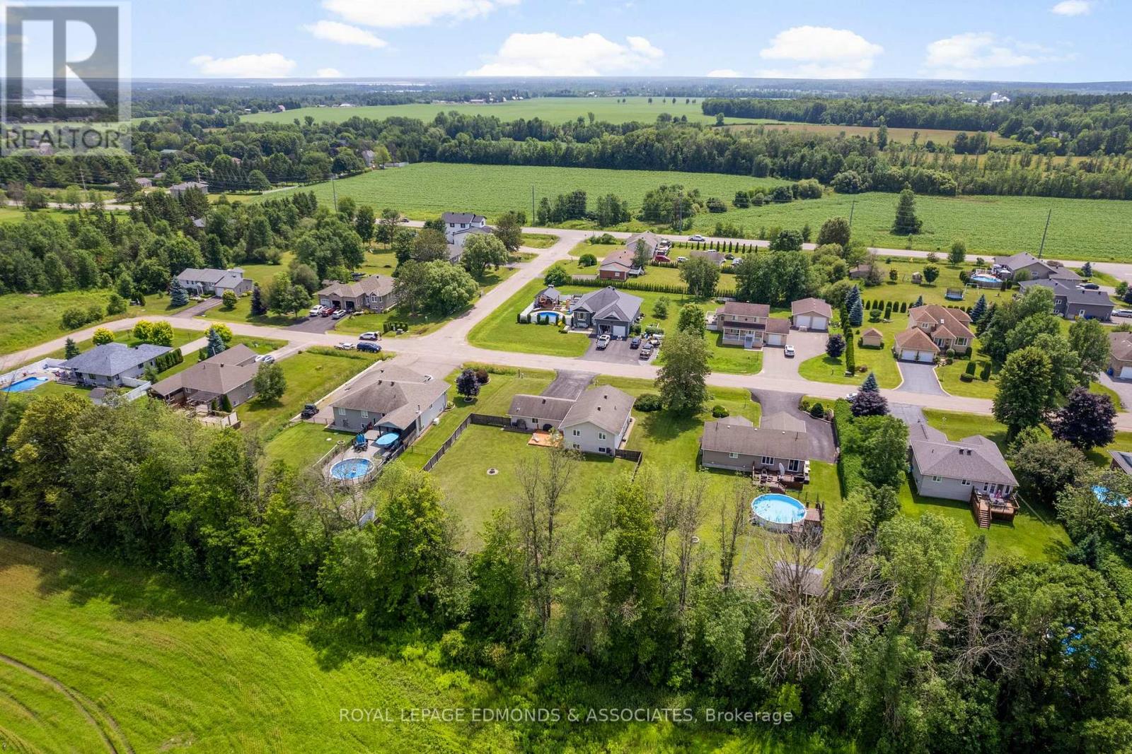 220 Bardis Drive, Laurentian Valley, Ontario  K8B 1C1 - Photo 47 - X12313283