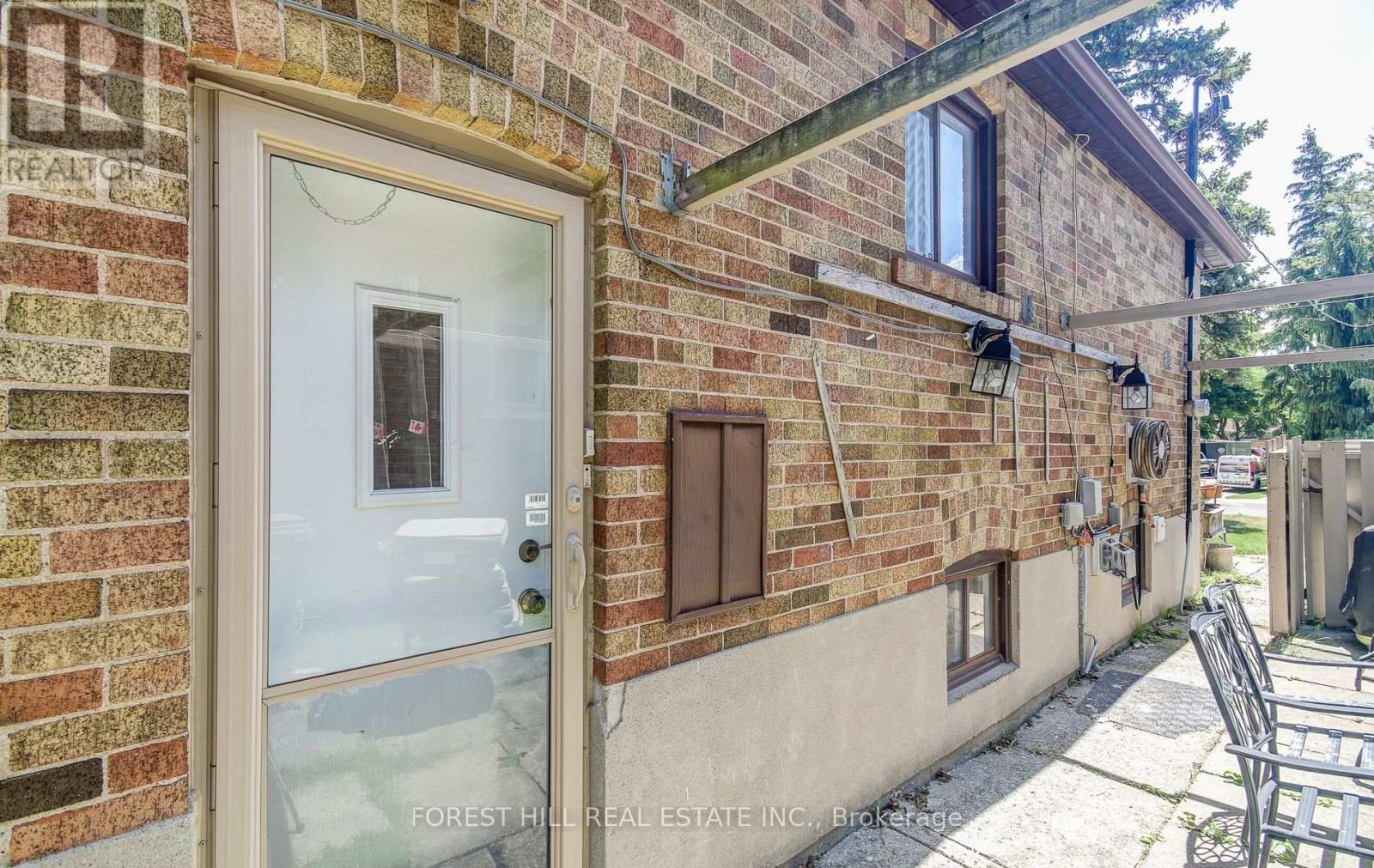 Lower - 32 Laurelcrest Avenue, Toronto, Ontario  M3H 2A4 - Photo 3 - C12313118