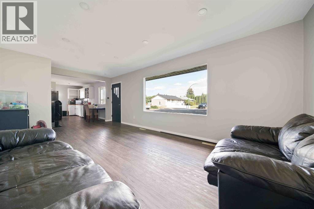 Property at 1872 29 Street SE image 4