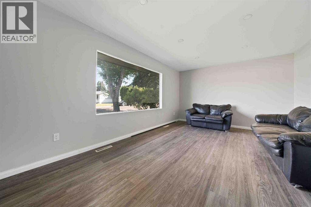 Property at 1872 29 Street SE image 5