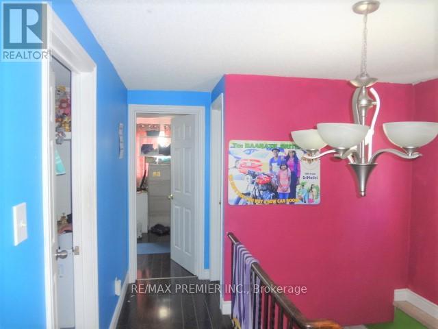 4 Teresa Court, Toronto, Ontario  M9V 4Y5 - Photo 4 - W12312589