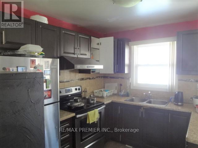 4 Teresa Court, Toronto, Ontario  M9V 4Y5 - Photo 2 - W12312589