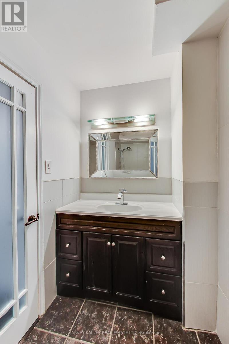 395 Keele Street, Toronto, Ontario  M6P 2K9 - Photo 19 - W12313169
