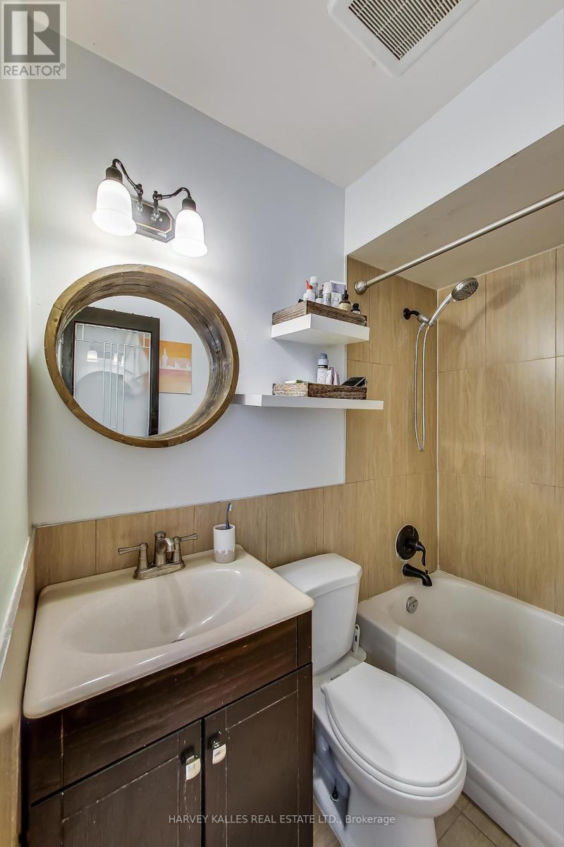 395 Keele Street, Toronto, Ontario  M6P 2K9 - Photo 33 - W12313169