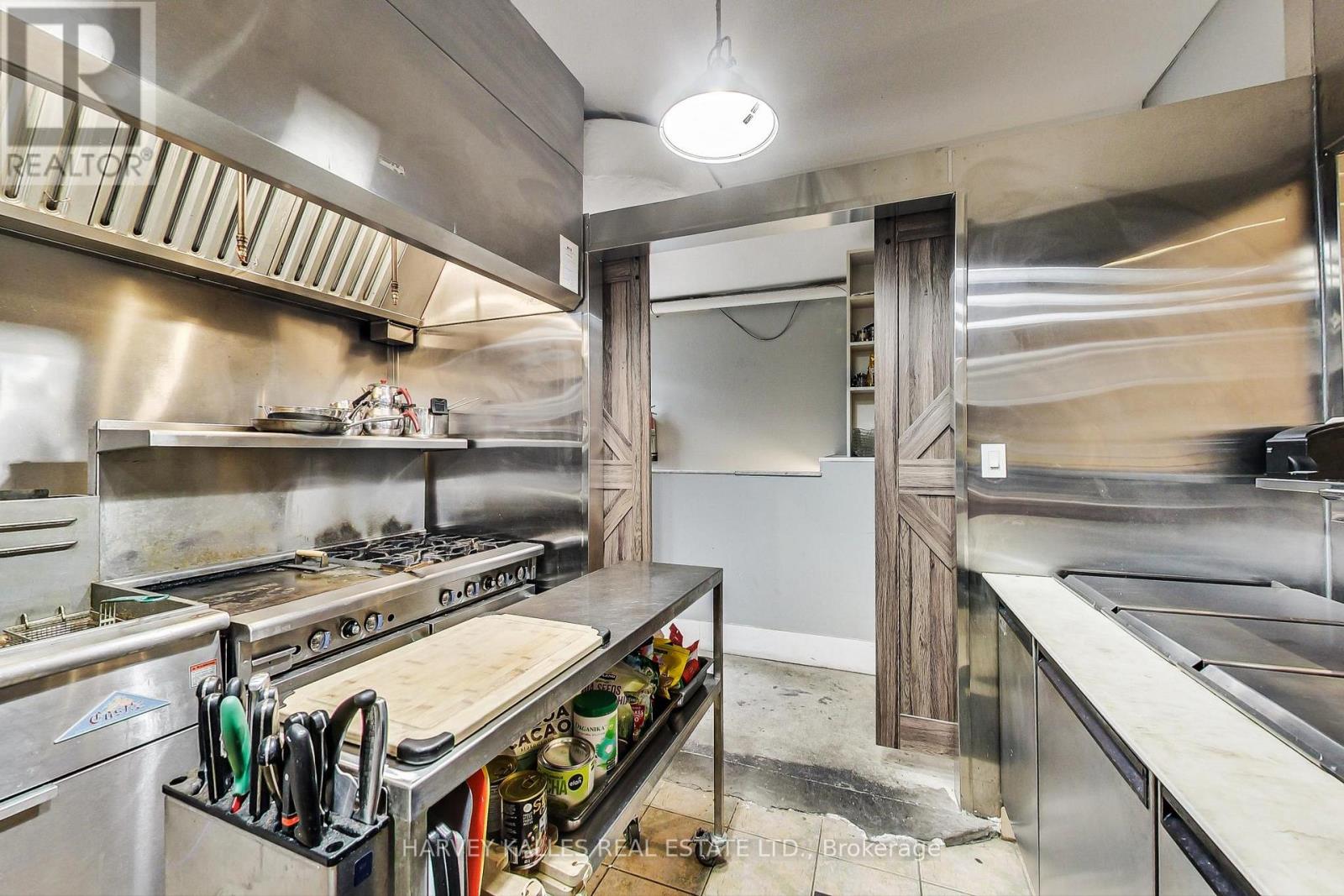 395 Keele Street, Toronto, Ontario  M6P 2K9 - Photo 4 - W12313169