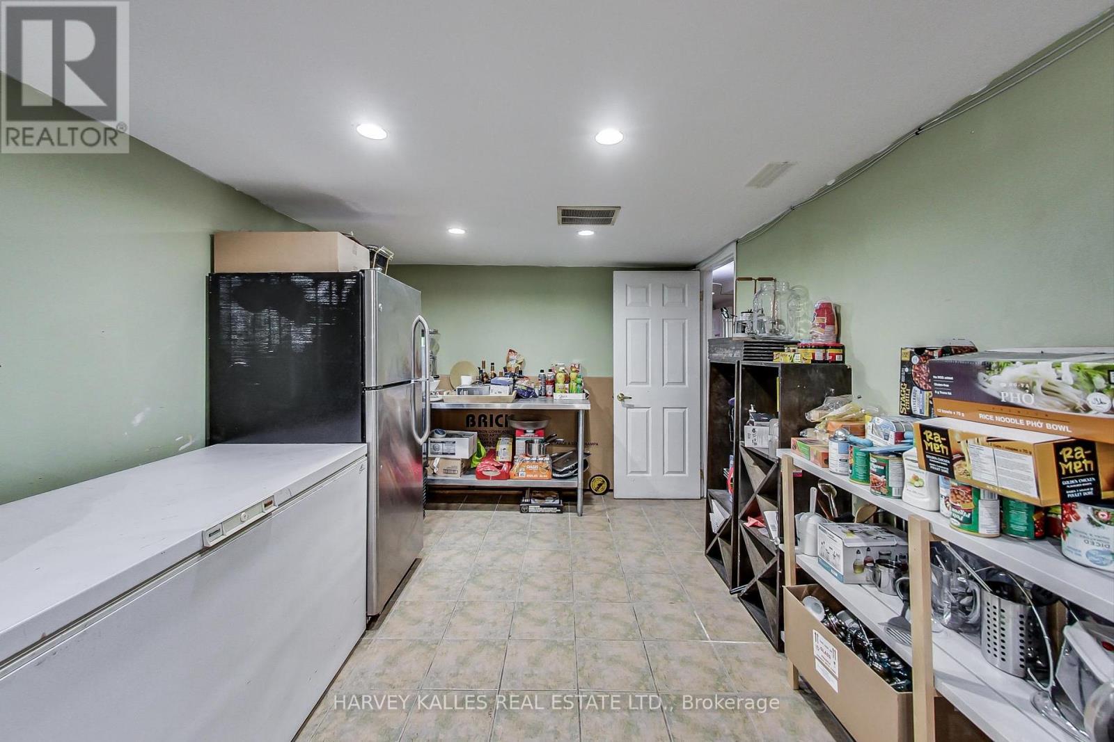 395 Keele Street, Toronto, Ontario  M6P 2K9 - Photo 6 - W12313169