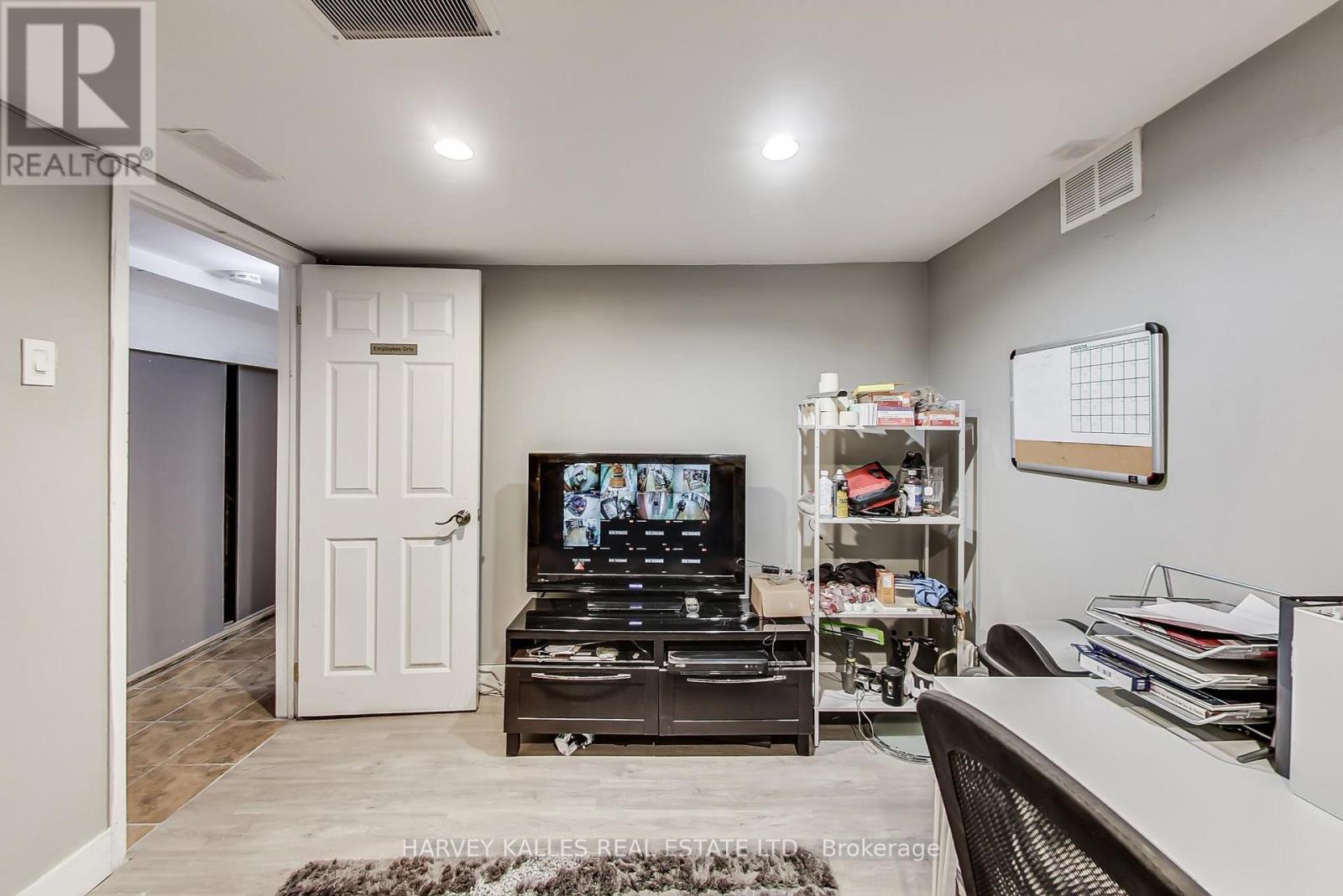 395 Keele Street, Toronto, Ontario  M6P 2K9 - Photo 8 - W12313169