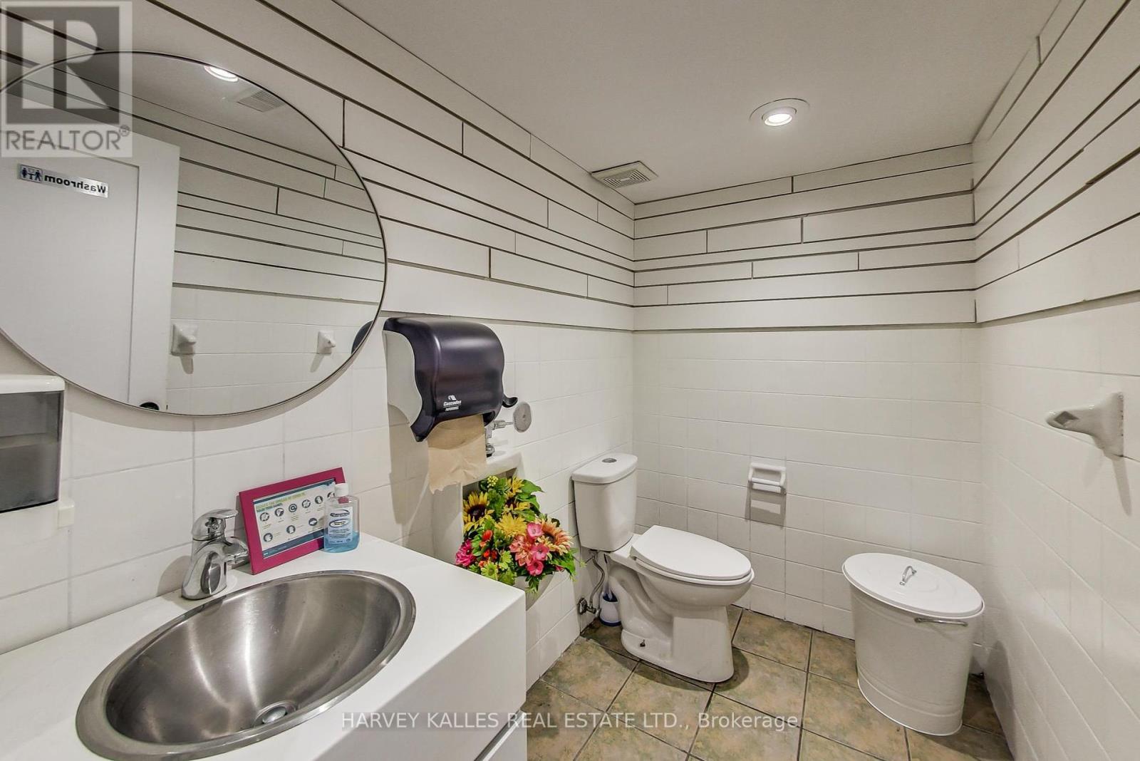 395 Keele Street, Toronto, Ontario  M6P 2K9 - Photo 9 - W12313169