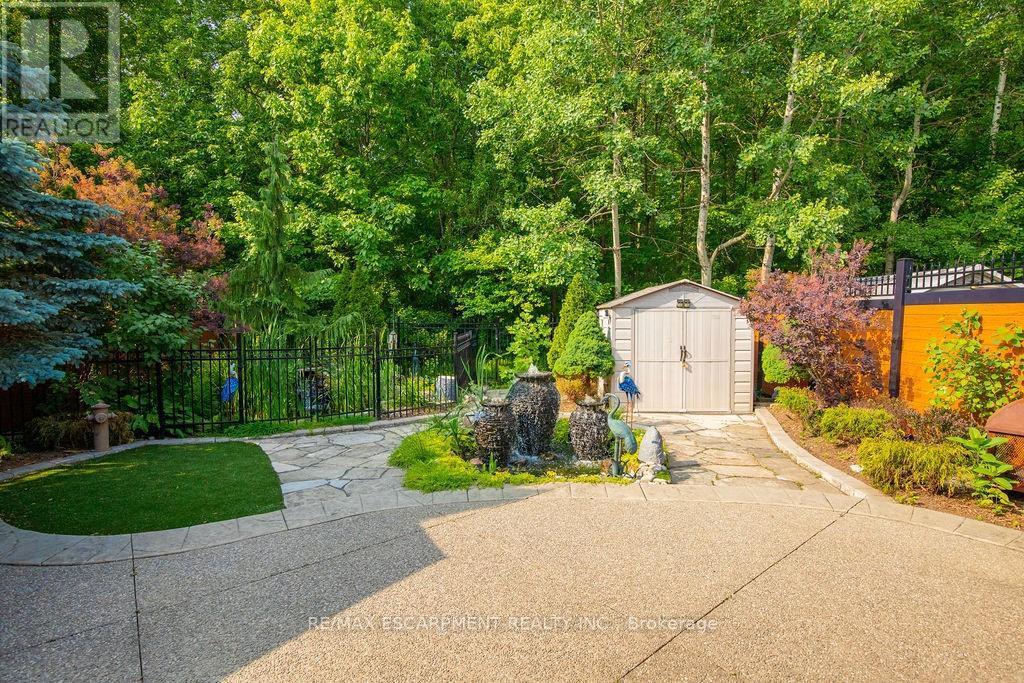 Property at 160 WILLS CRESCENT image 3