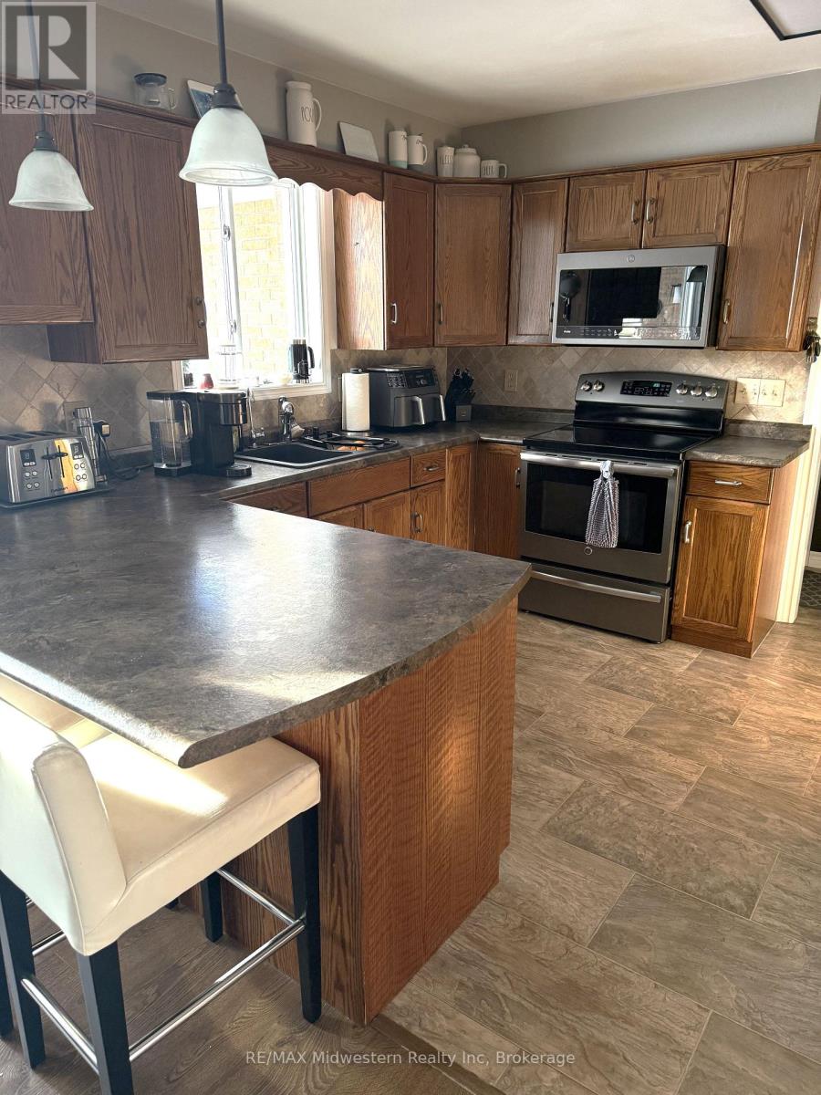 720 Sports Drive, Huron East, Ontario  N0G 1H0 - Photo 13 - X12093778