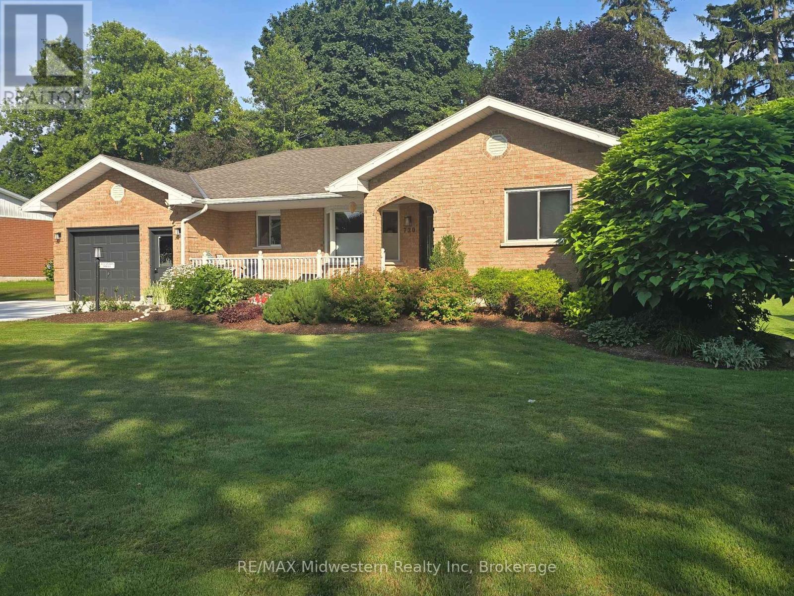 720 Sports Drive, Huron East, Ontario  N0G 1H0 - Photo 2 - X12093778