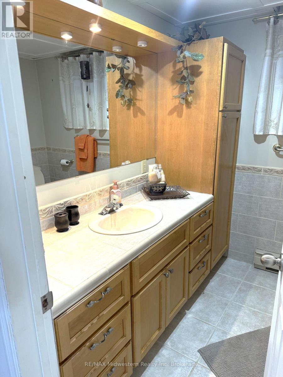 720 Sports Drive, Huron East, Ontario  N0G 1H0 - Photo 31 - X12093778