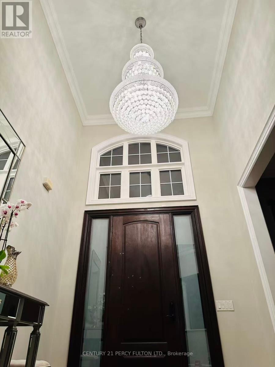 19 Sir Giancarlo Court, Vaughan (Patterson), Ontario  L6A 0C6 - Photo 5 - N12312230