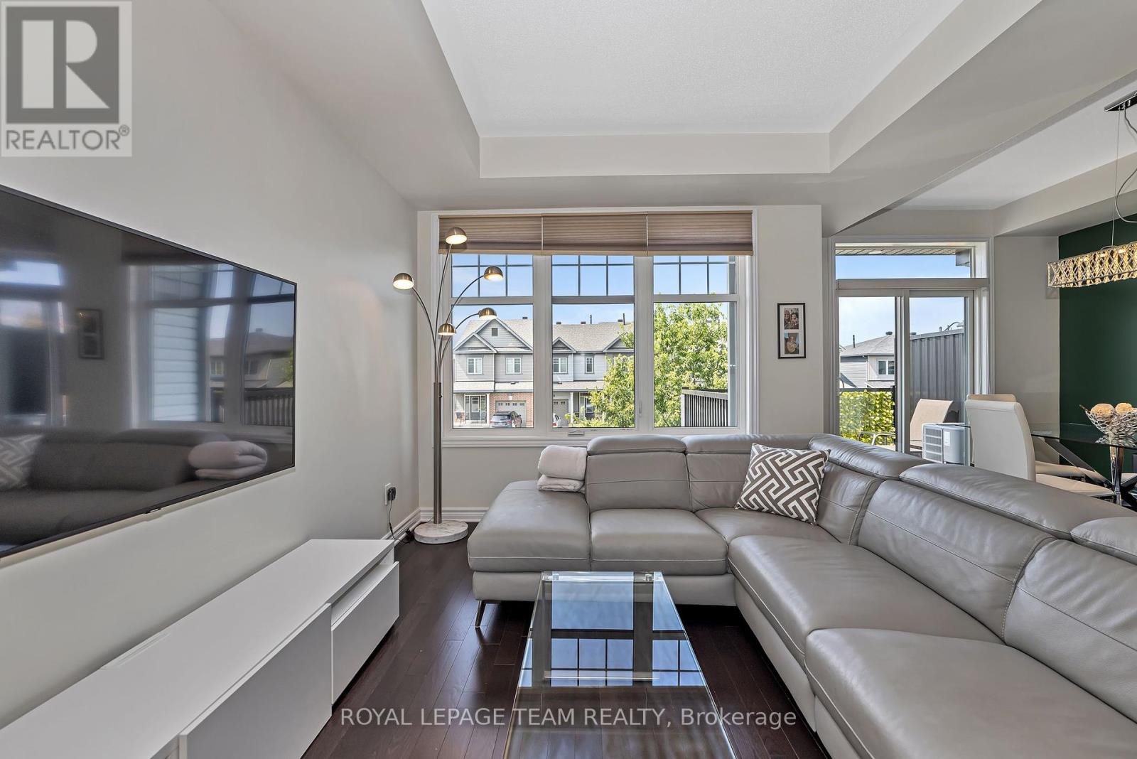 Property at 887 KILBIRNIE DRIVE image 4