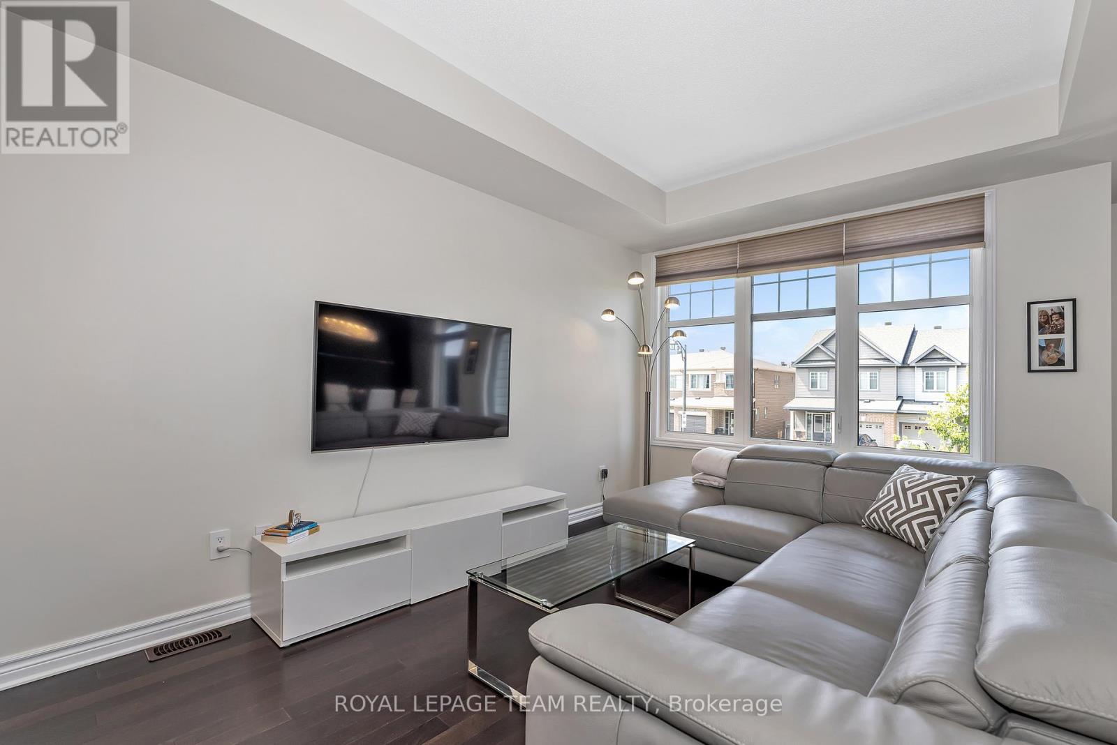 Property at 887 KILBIRNIE DRIVE image 5