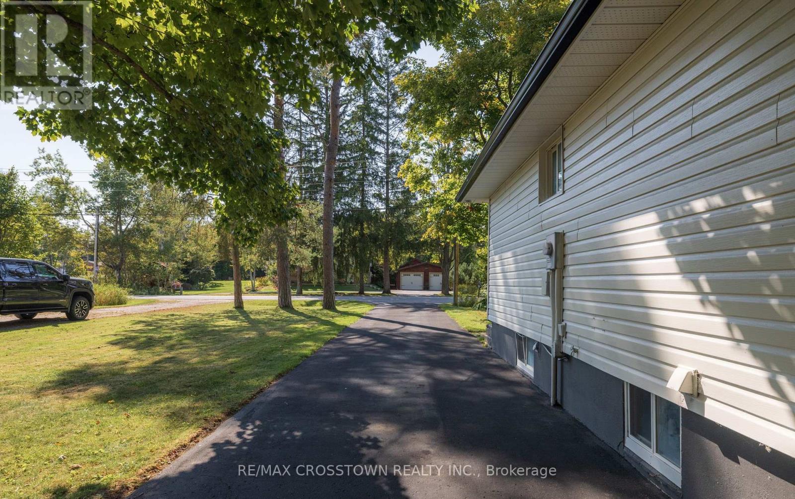 47 Lakeshore Road W, Oro-Medonte, Ontario  L0L 2E0 - Photo 14 - S12313280