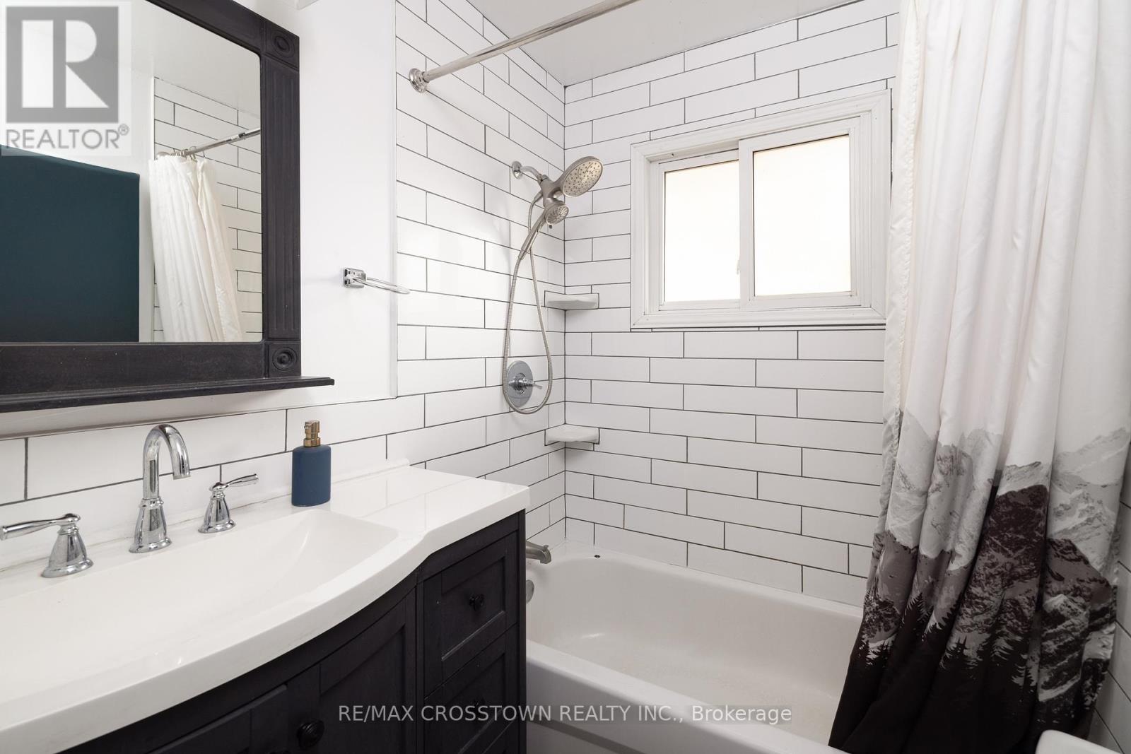 47 Lakeshore Road W, Oro-Medonte, Ontario  L0L 2E0 - Photo 27 - S12313280