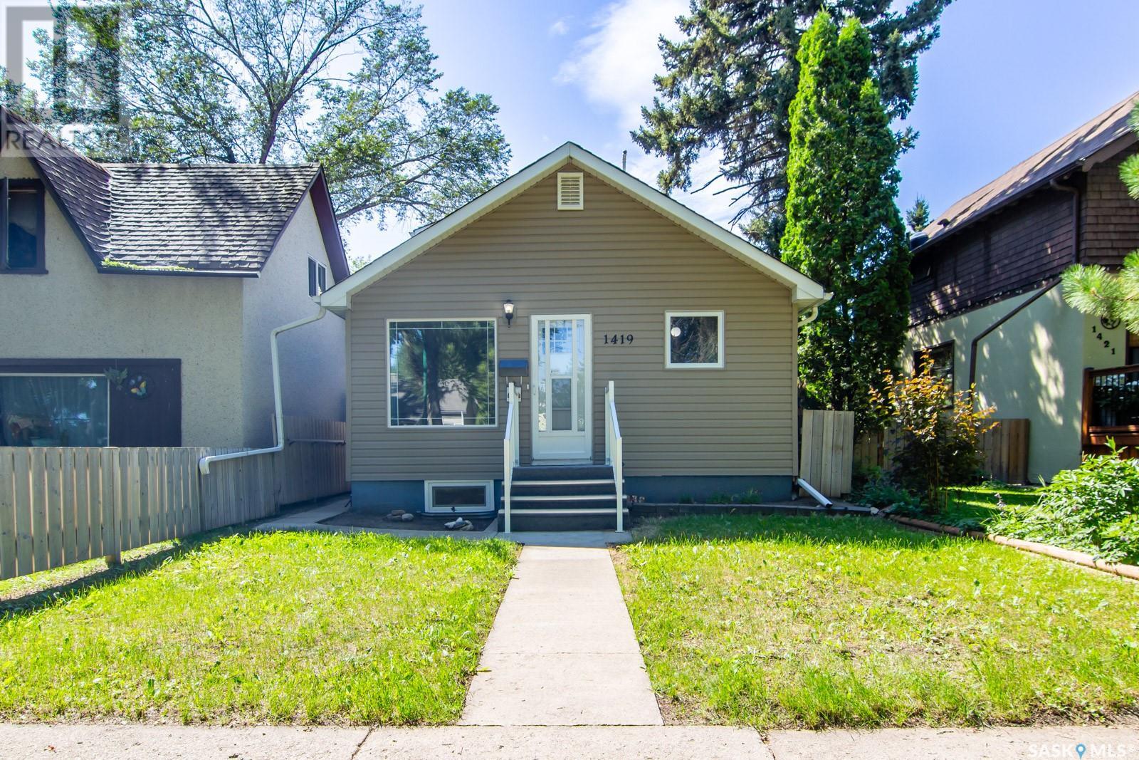 Property at 1419 E AVENUE N image 1