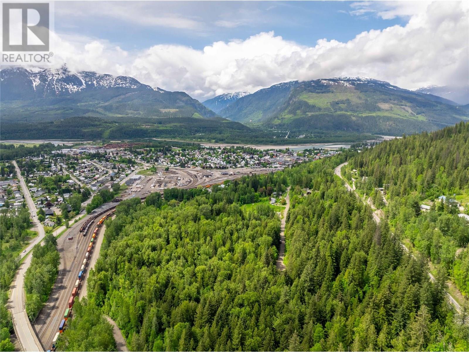 714 Cedar Street, Revelstoke, British Columbia  V0E 2S0 - Photo 11 - 10348586