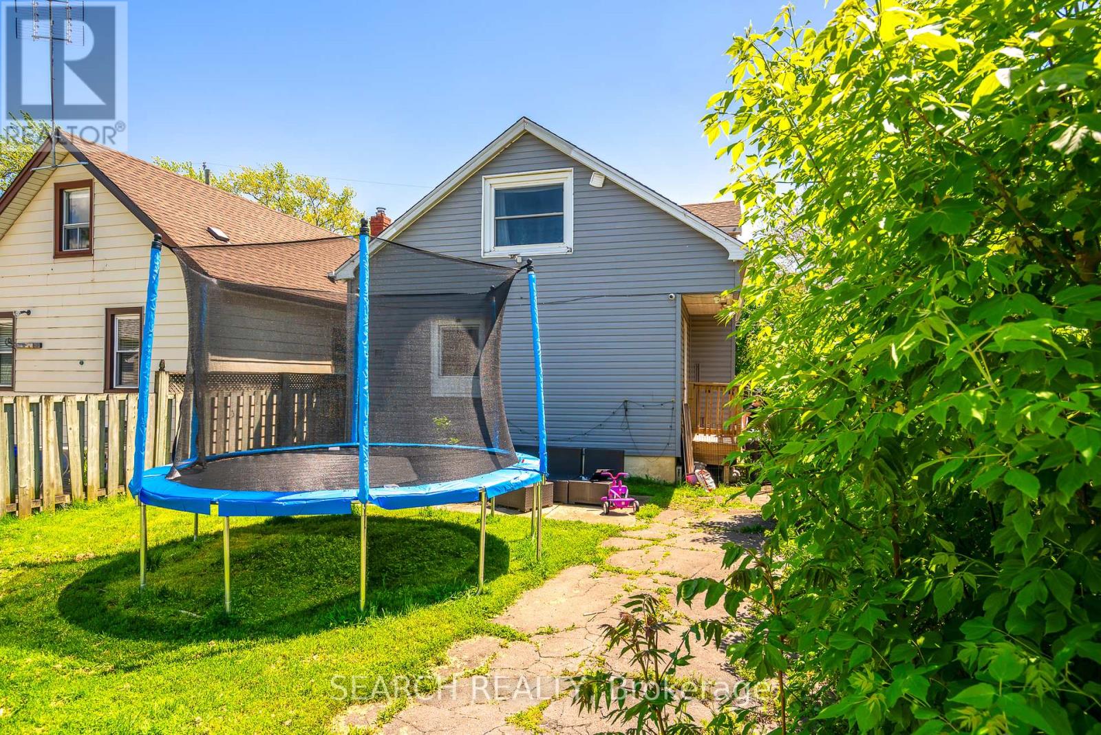 15 Delaware Street, St. Catharines, Ontario  L2M 5L9 - Photo 9 - X12313236
