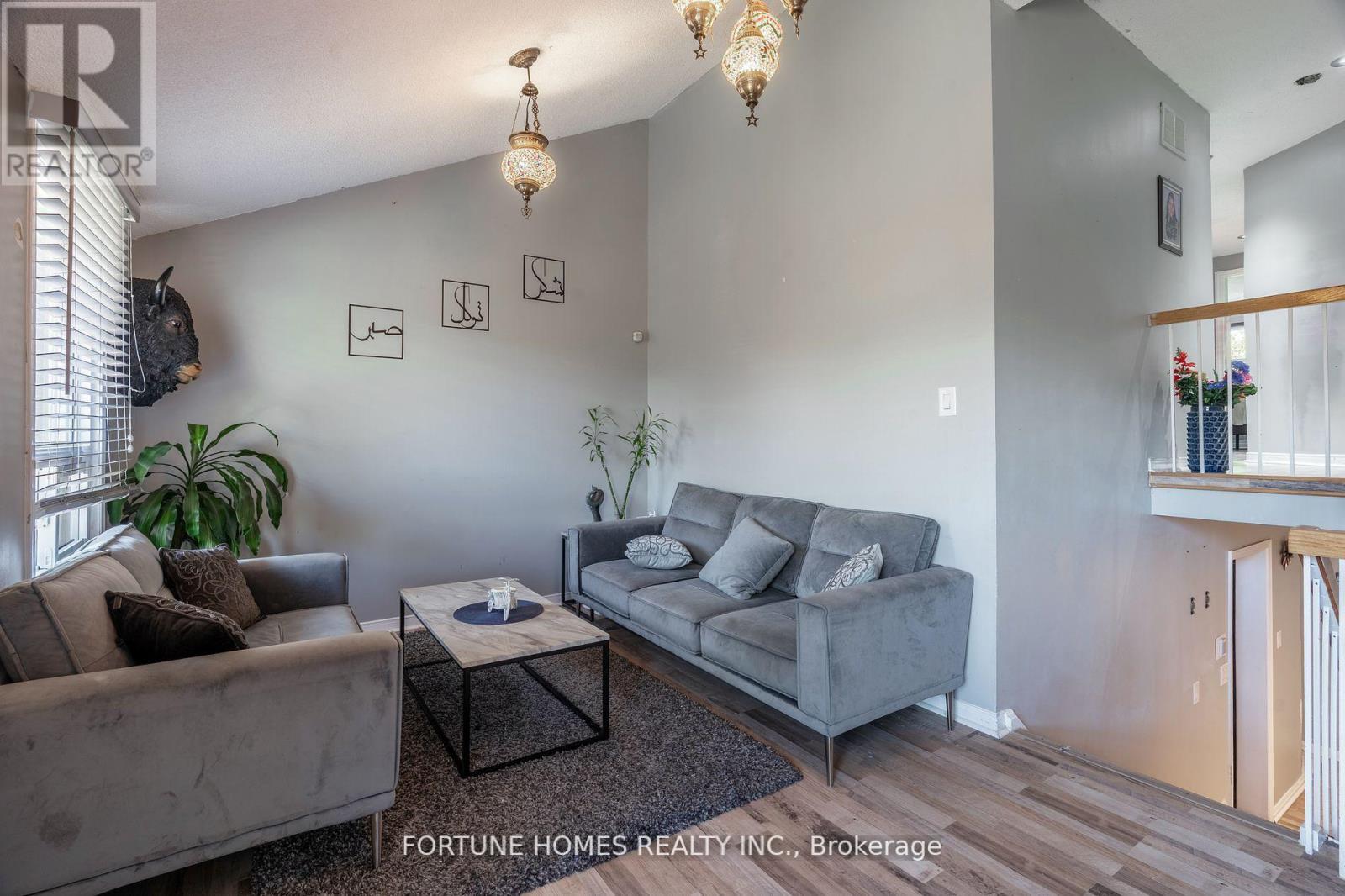 21 Garden Avenue, Brampton, Ontario  L6X 1M4 - Photo 15 - W12312849
