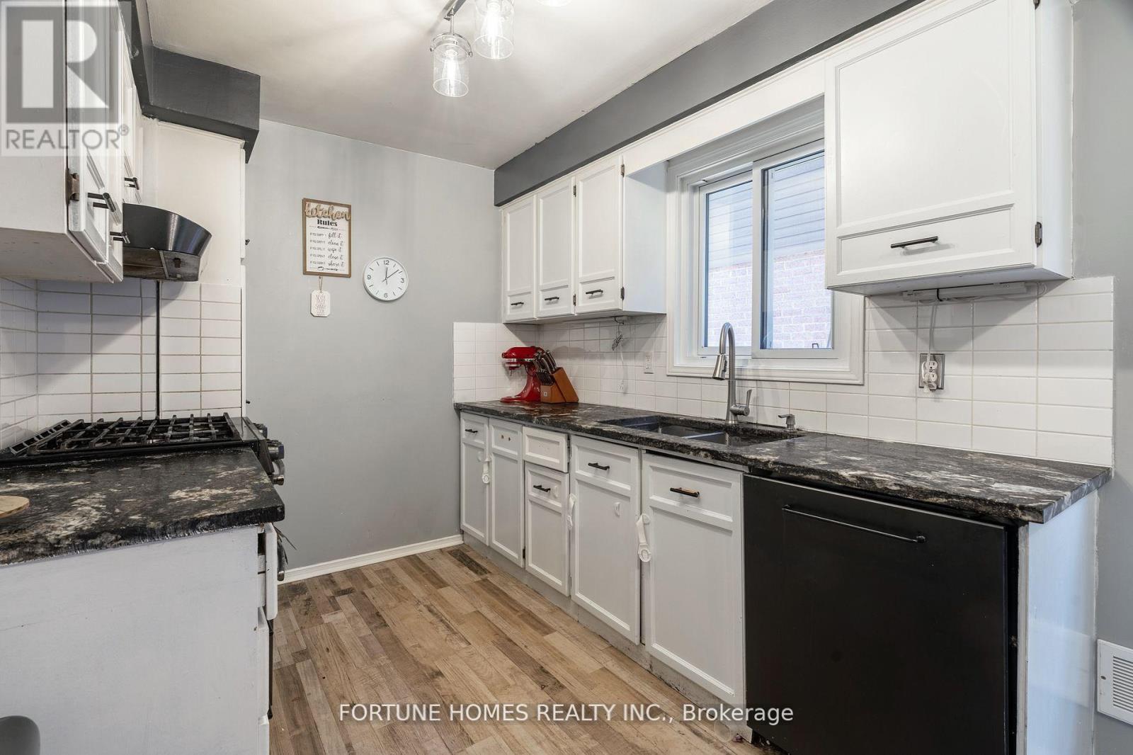 21 Garden Avenue, Brampton, Ontario  L6X 1M4 - Photo 14 - W12312849