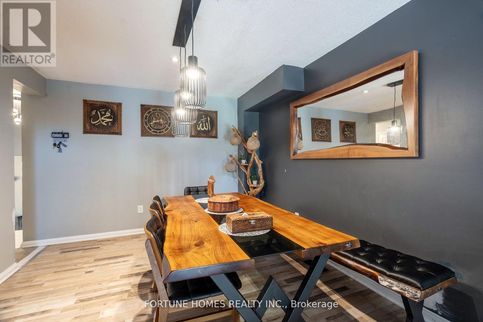 21 Garden Avenue, Brampton, Ontario  L6X 1M4 - Photo 8 - W12312849