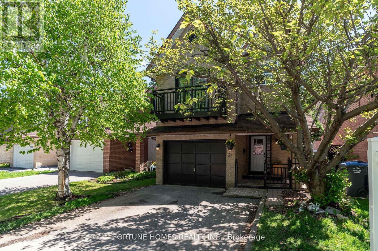 21 Garden Avenue, Brampton, Ontario  L6X 1M4 - Photo 1 - W12312849