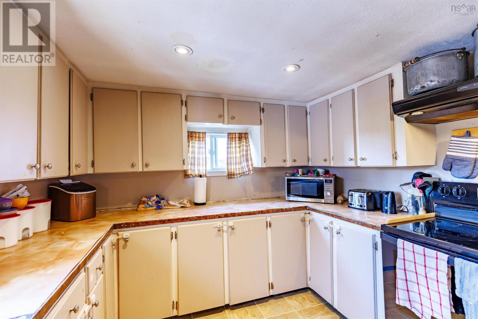 5898 Highway 1, Mavillette, Nova Scotia  B5A 5B3 - Photo 3 - 202514994