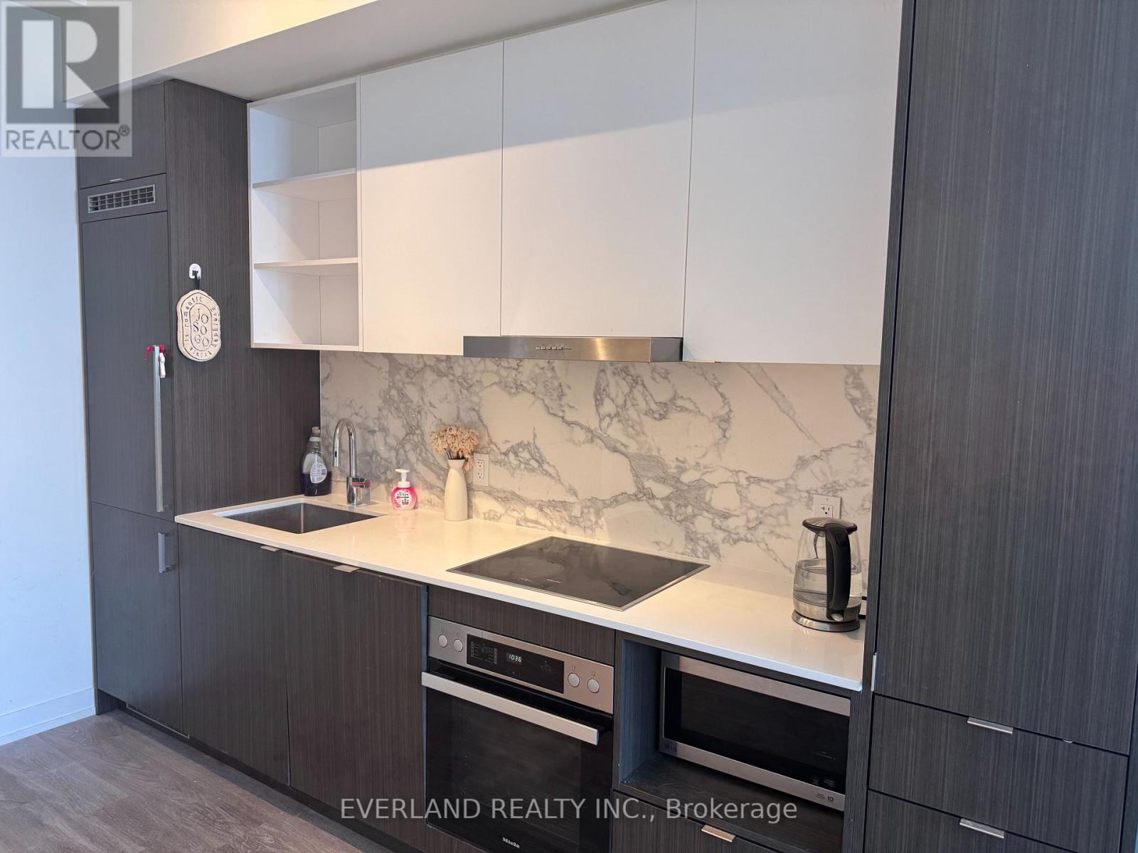 7007 - 55 Cooper Street, Toronto, Ontario  M5E 0G1 - Photo 2 - C12313327