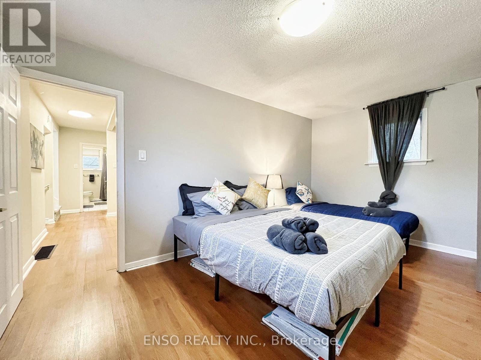 24 Gentry Crescent, Richmond Hill, Ontario  L4C 2G9 - Photo 10 - N12313393