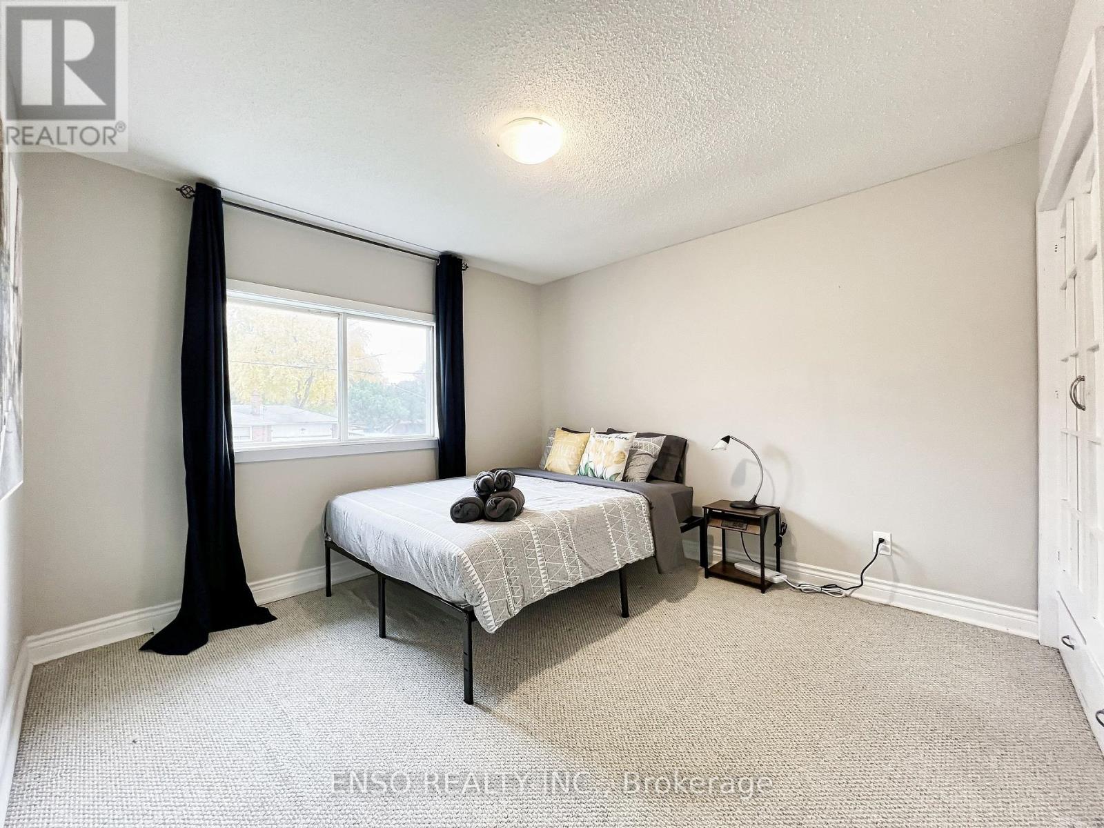 24 Gentry Crescent, Richmond Hill, Ontario  L4C 2G9 - Photo 12 - N12313393