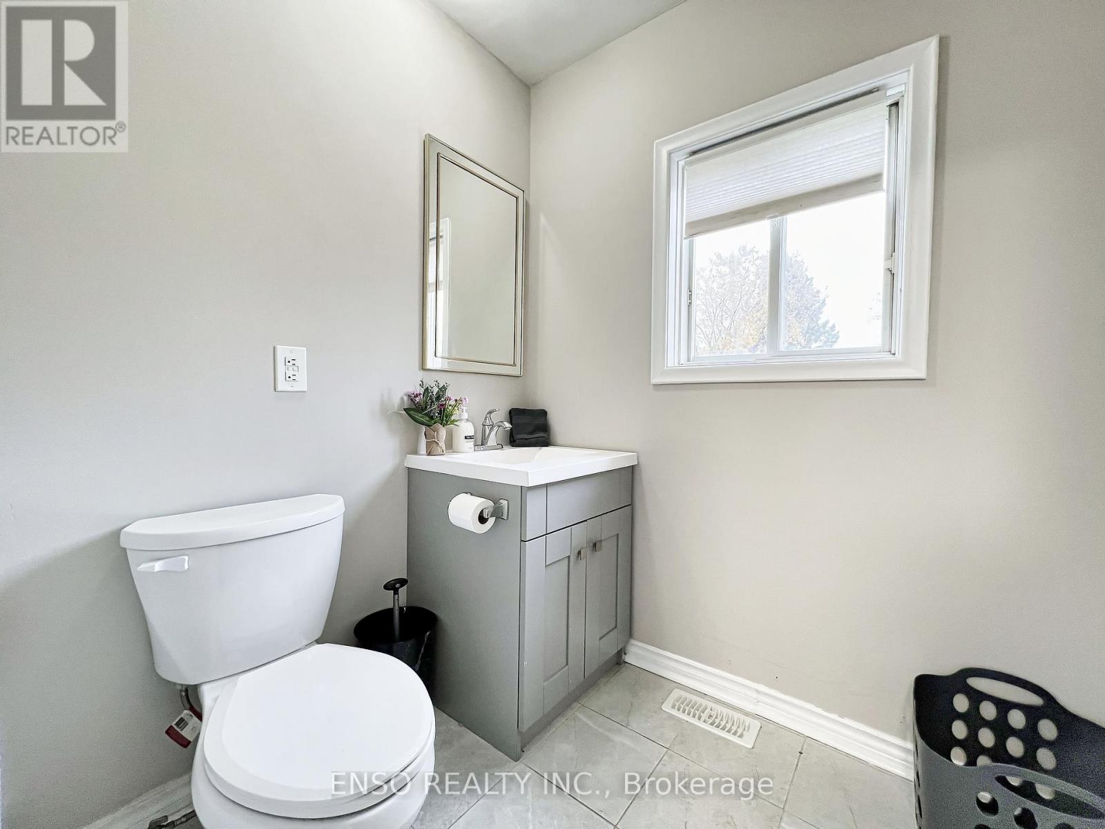 24 Gentry Crescent, Richmond Hill, Ontario  L4C 2G9 - Photo 14 - N12313393