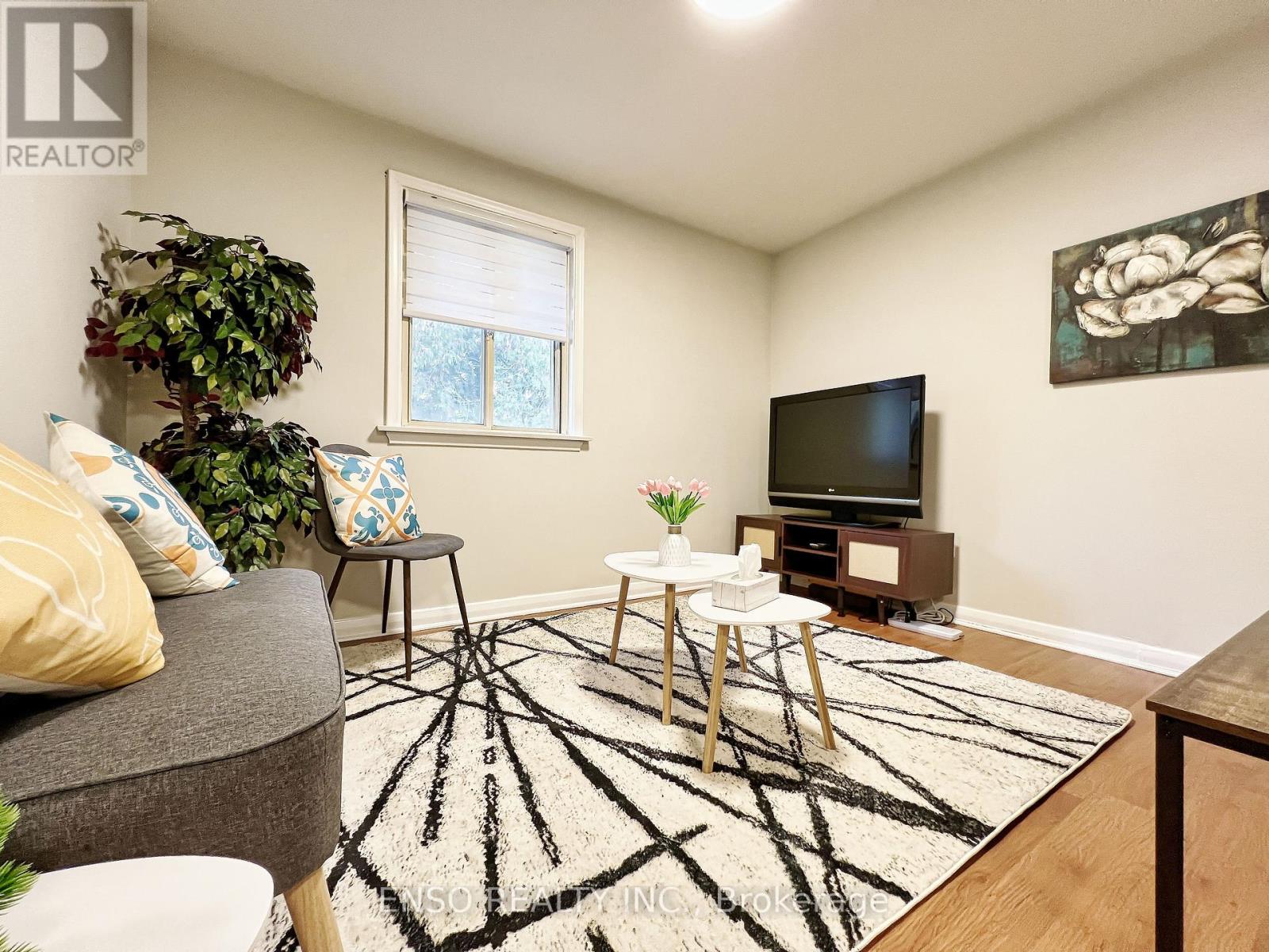 24 Gentry Crescent, Richmond Hill, Ontario  L4C 2G9 - Photo 6 - N12313393