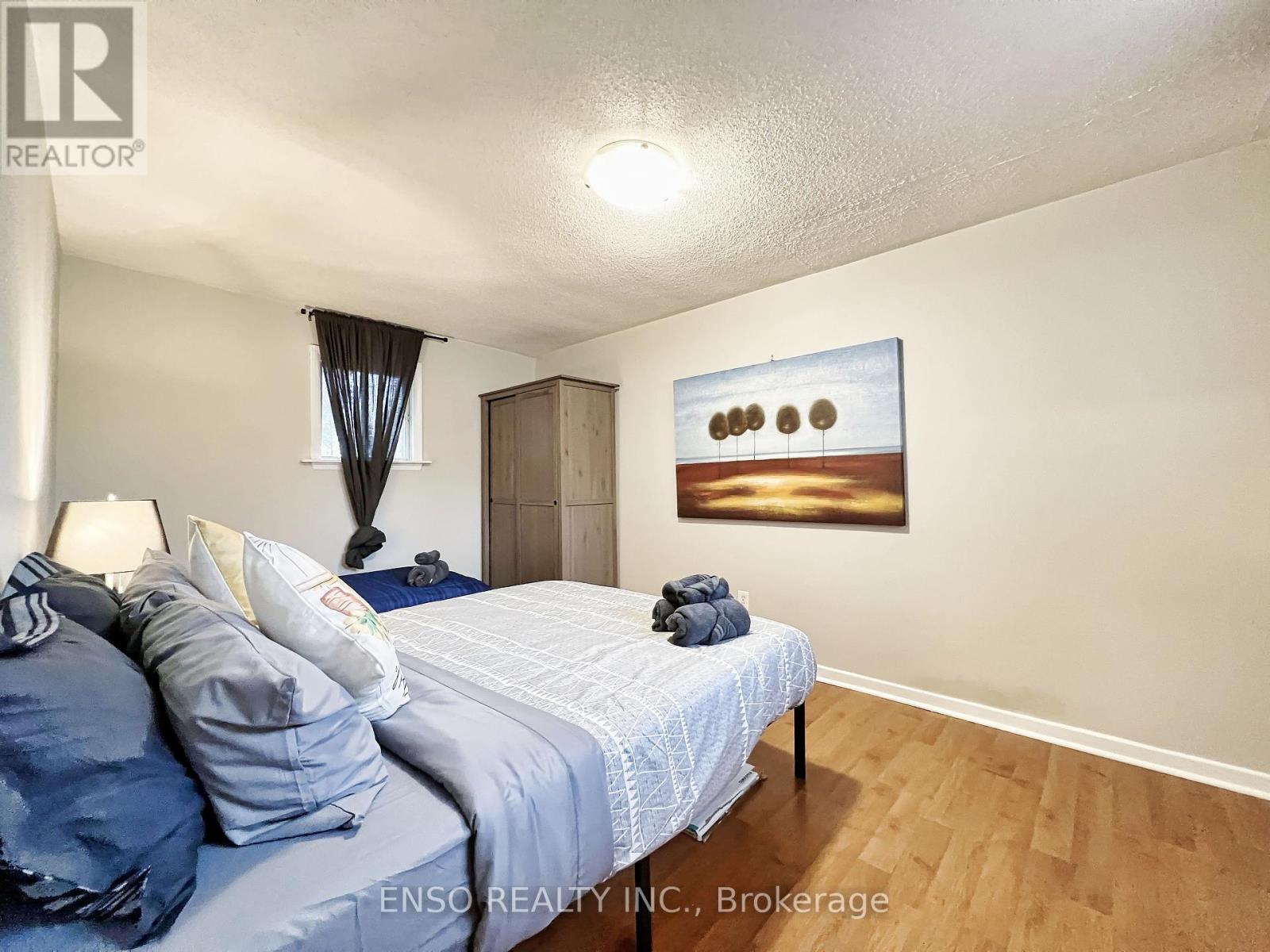 24 Gentry Crescent, Richmond Hill, Ontario  L4C 2G9 - Photo 9 - N12313393