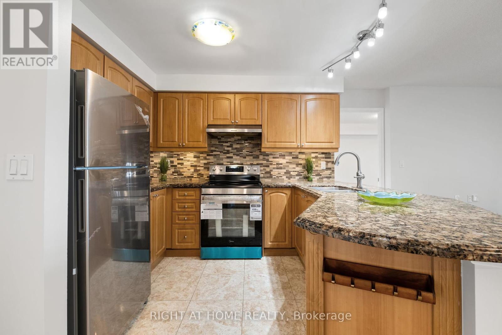 310 - 935 Sheppard Avenue W, Toronto, Ontario  M3H 2T7 - Photo 3 - C12308468