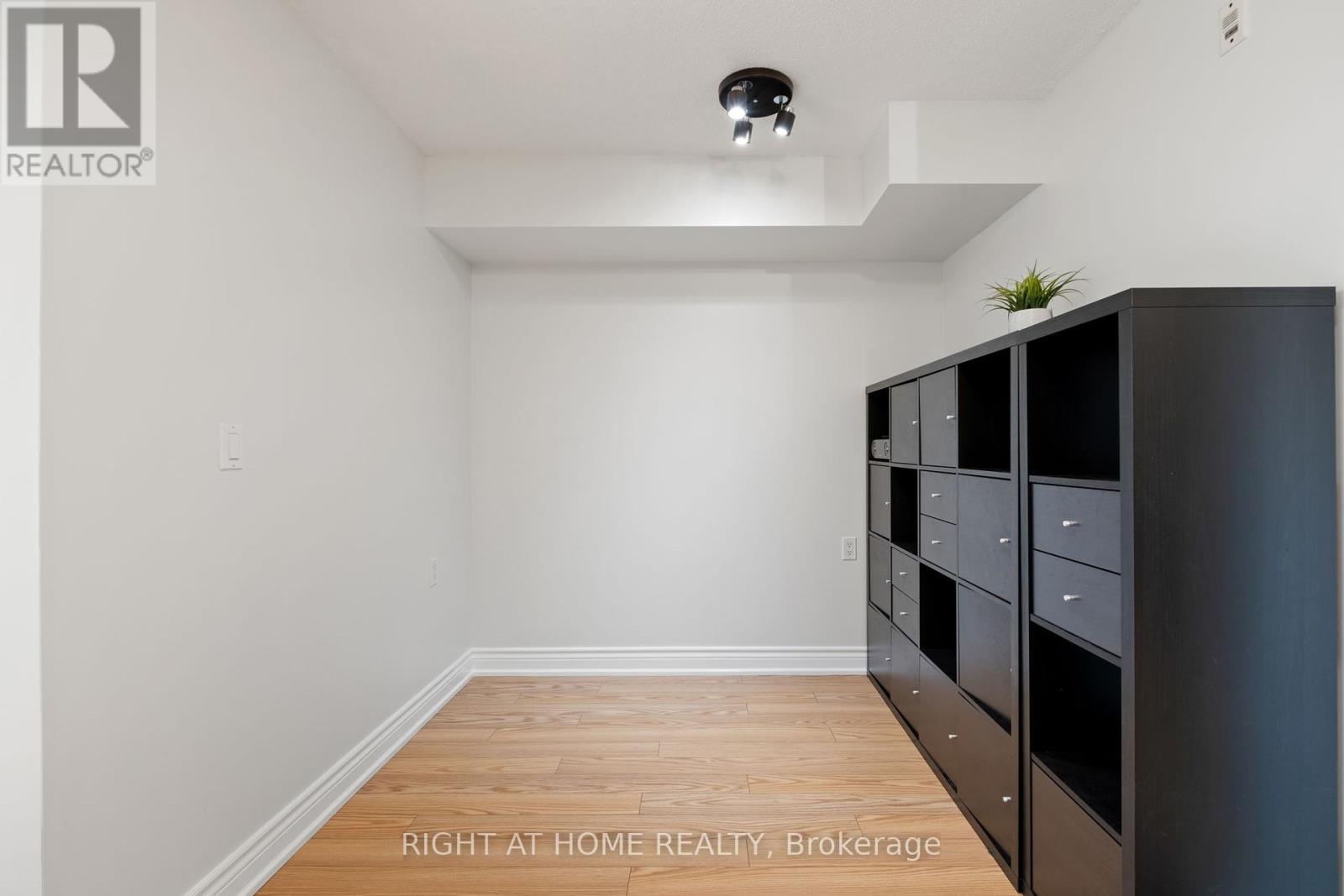 310 - 935 Sheppard Avenue W, Toronto, Ontario  M3H 2T7 - Photo 8 - C12308468