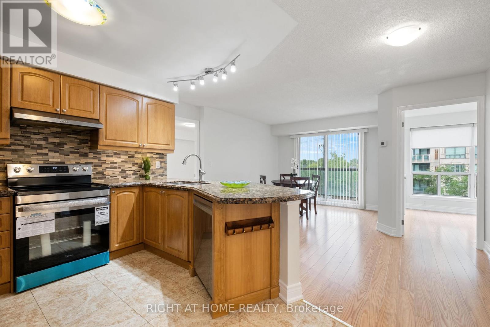 310 - 935 Sheppard Avenue W, Toronto, Ontario  M3H 2T7 - Photo 4 - C12308468