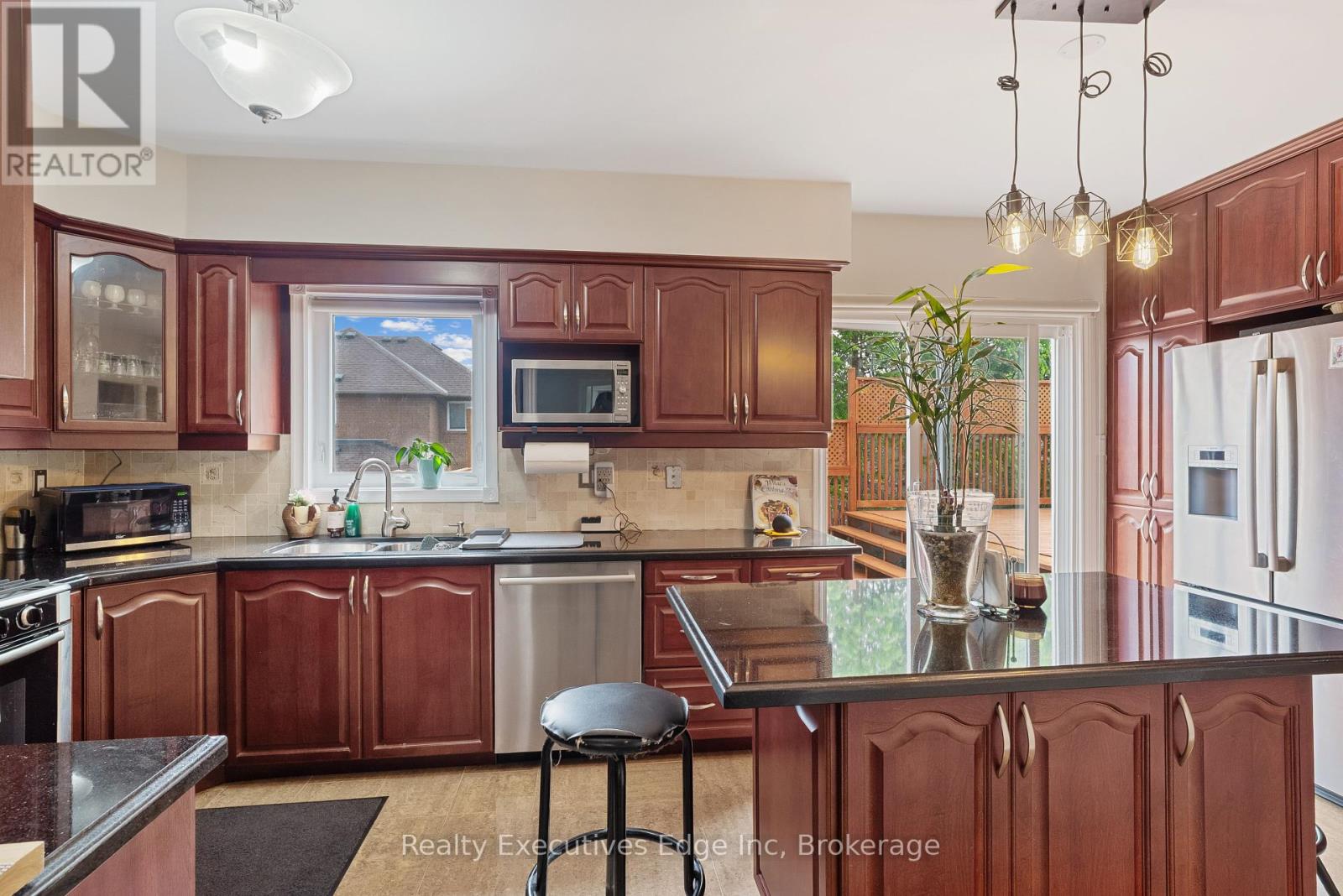 6356 Newcombe Drive, Mississauga, Ontario  L5V 2G5 - Photo 12 - W12313594