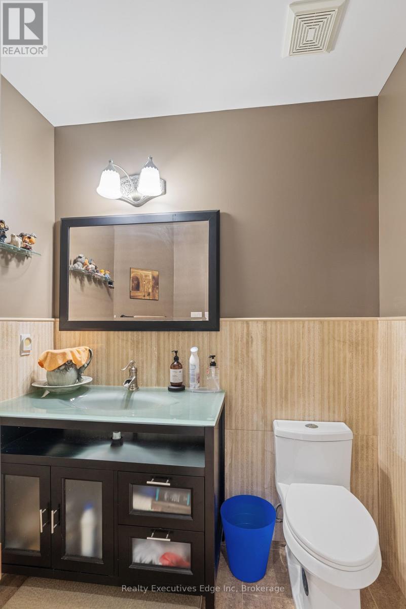 6356 Newcombe Drive, Mississauga, Ontario  L5V 2G5 - Photo 16 - W12313594