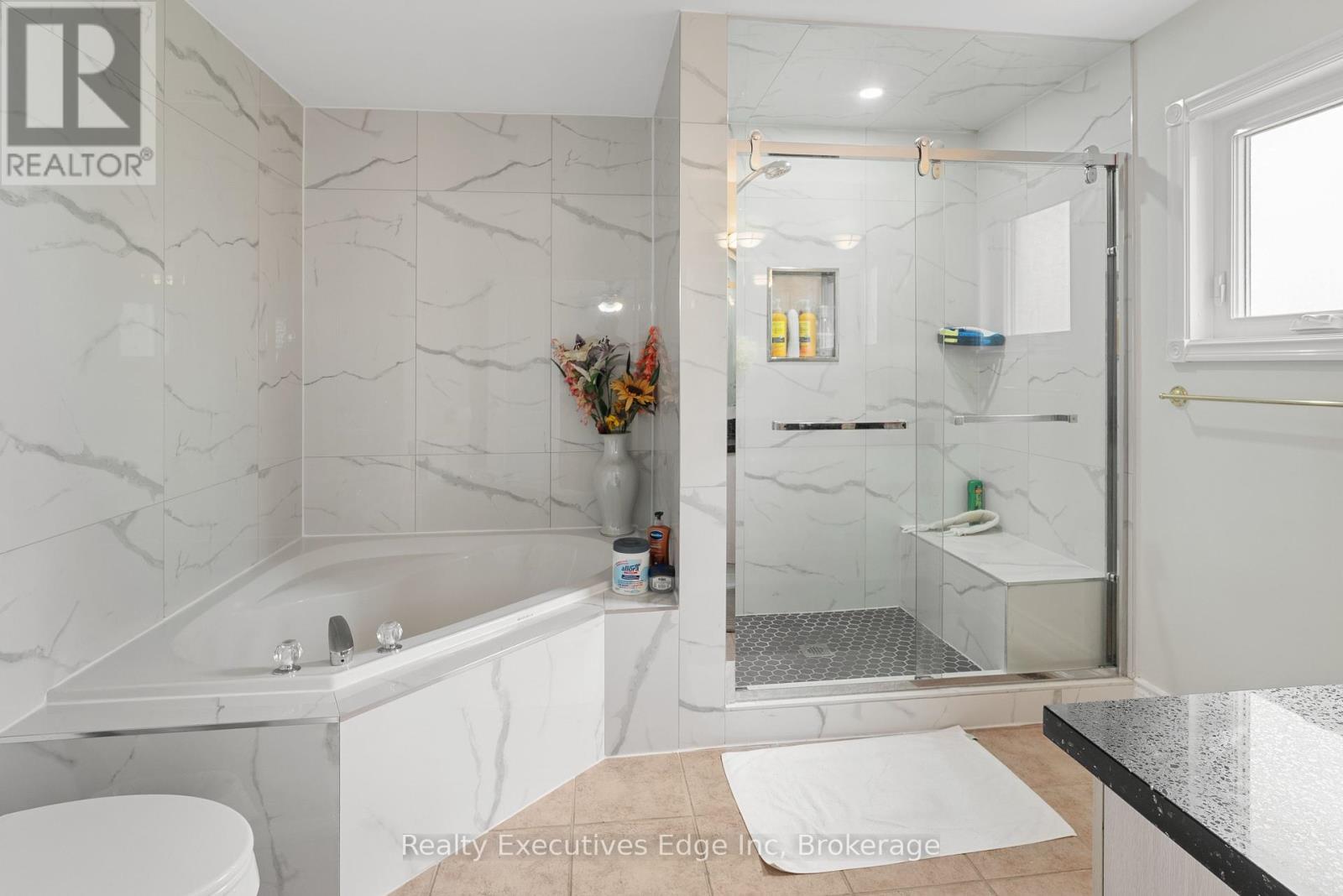 6356 Newcombe Drive, Mississauga, Ontario  L5V 2G5 - Photo 22 - W12313594