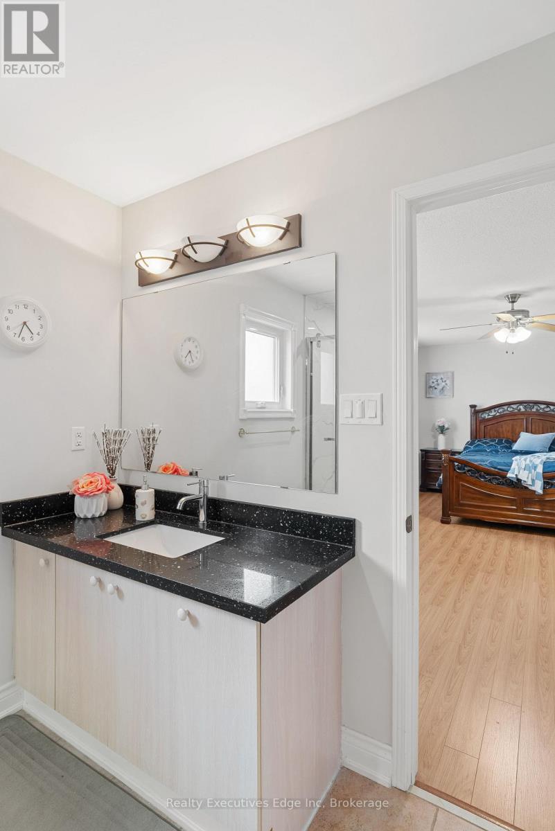6356 Newcombe Drive, Mississauga, Ontario  L5V 2G5 - Photo 23 - W12313594