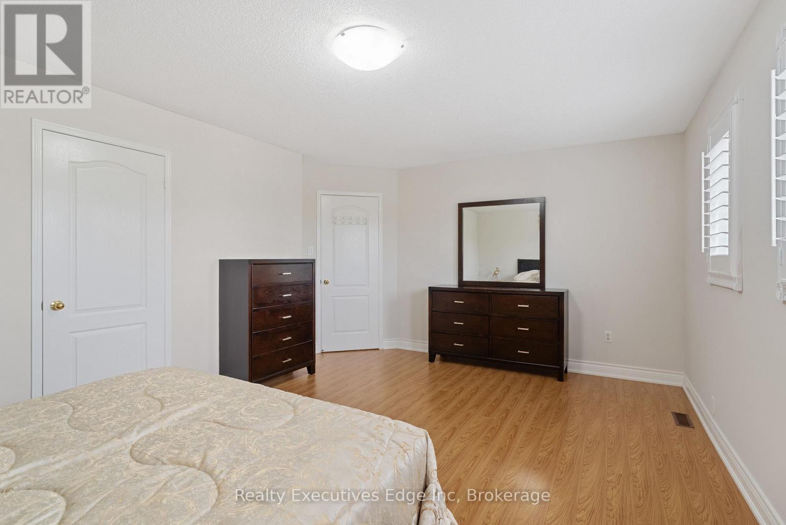 6356 Newcombe Drive, Mississauga, Ontario  L5V 2G5 - Photo 26 - W12313594