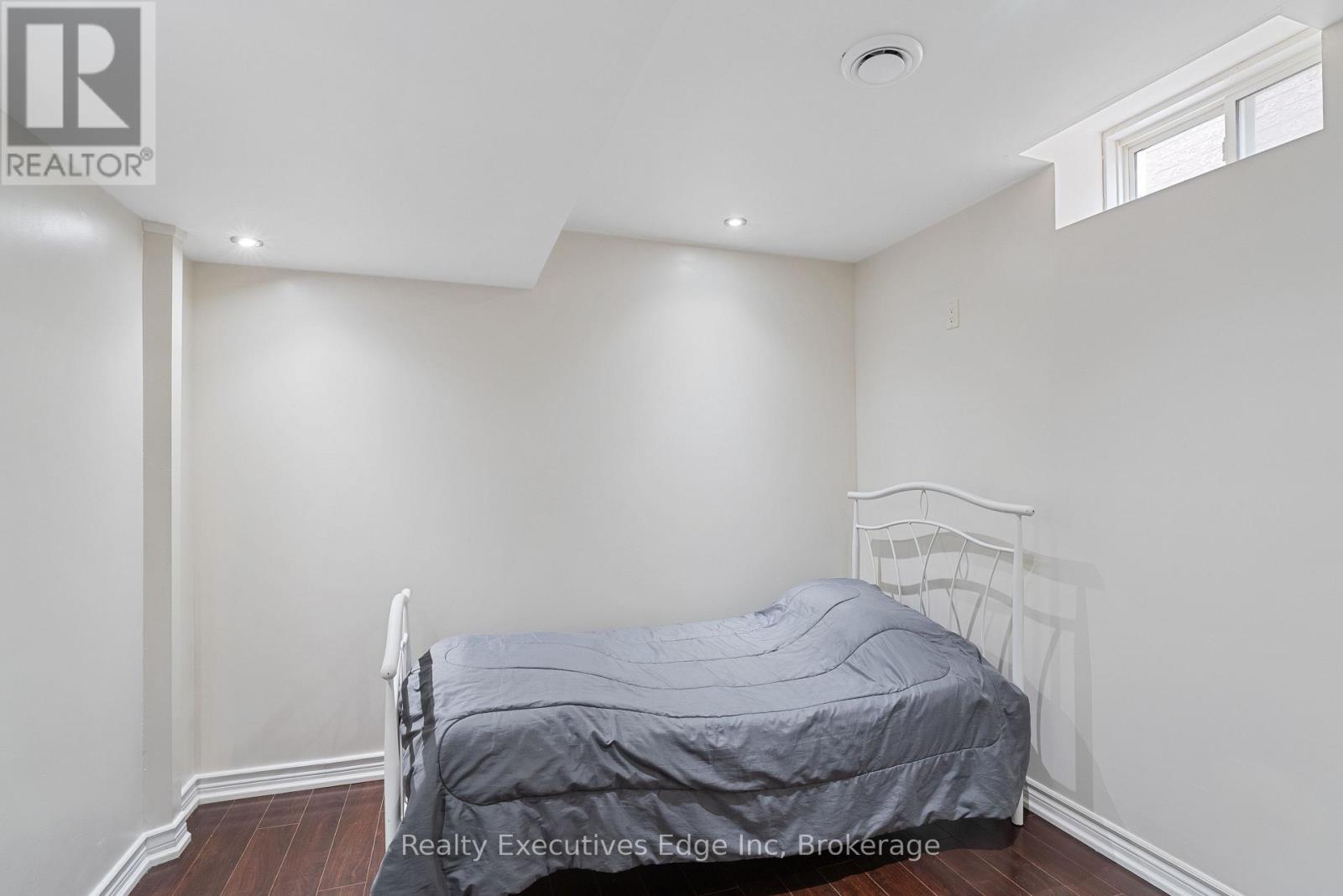 6356 Newcombe Drive, Mississauga, Ontario  L5V 2G5 - Photo 38 - W12313594