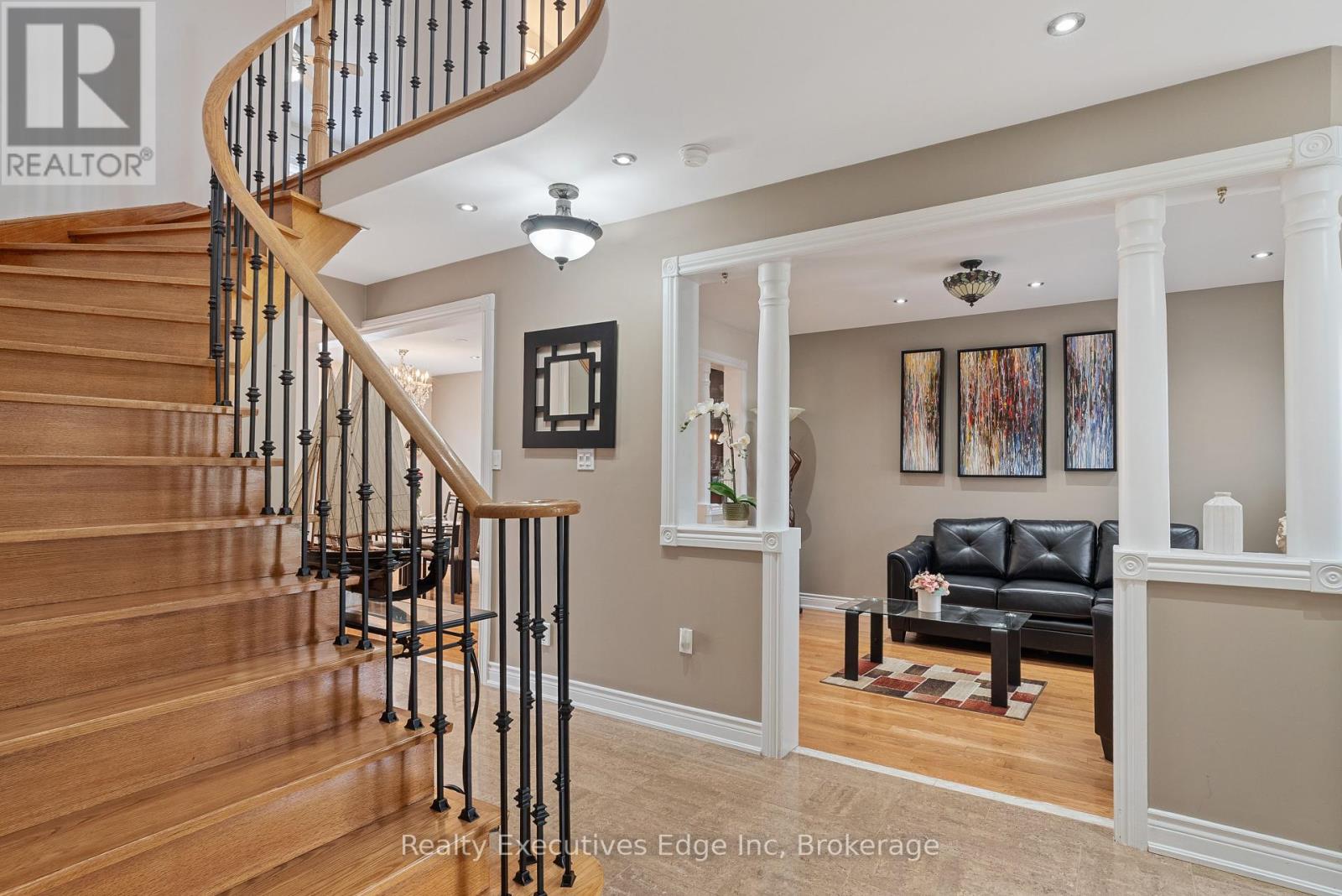 6356 Newcombe Drive, Mississauga, Ontario  L5V 2G5 - Photo 7 - W12313594